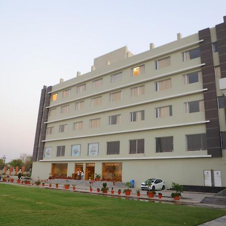 The Prime Park Hotel Amravati Eksteriør billede