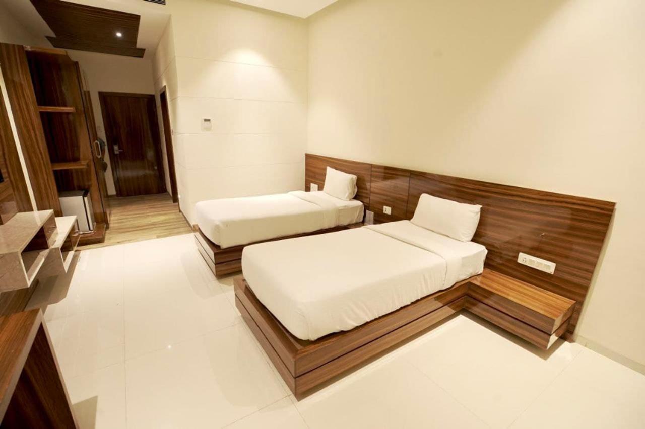 The Prime Park Hotel Amravati Eksteriør billede