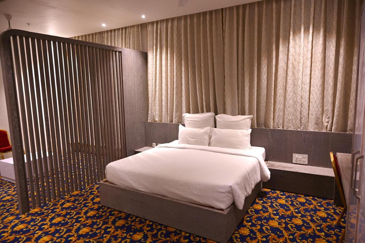 The Prime Park Hotel Amravati Eksteriør billede