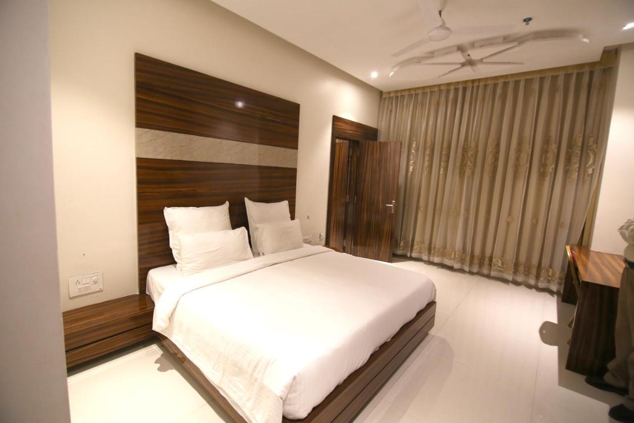 The Prime Park Hotel Amravati Eksteriør billede