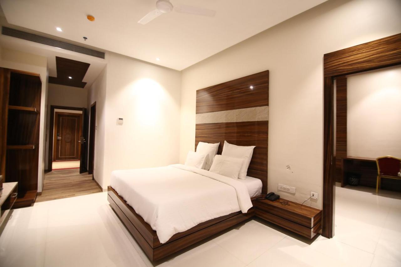 The Prime Park Hotel Amravati Eksteriør billede
