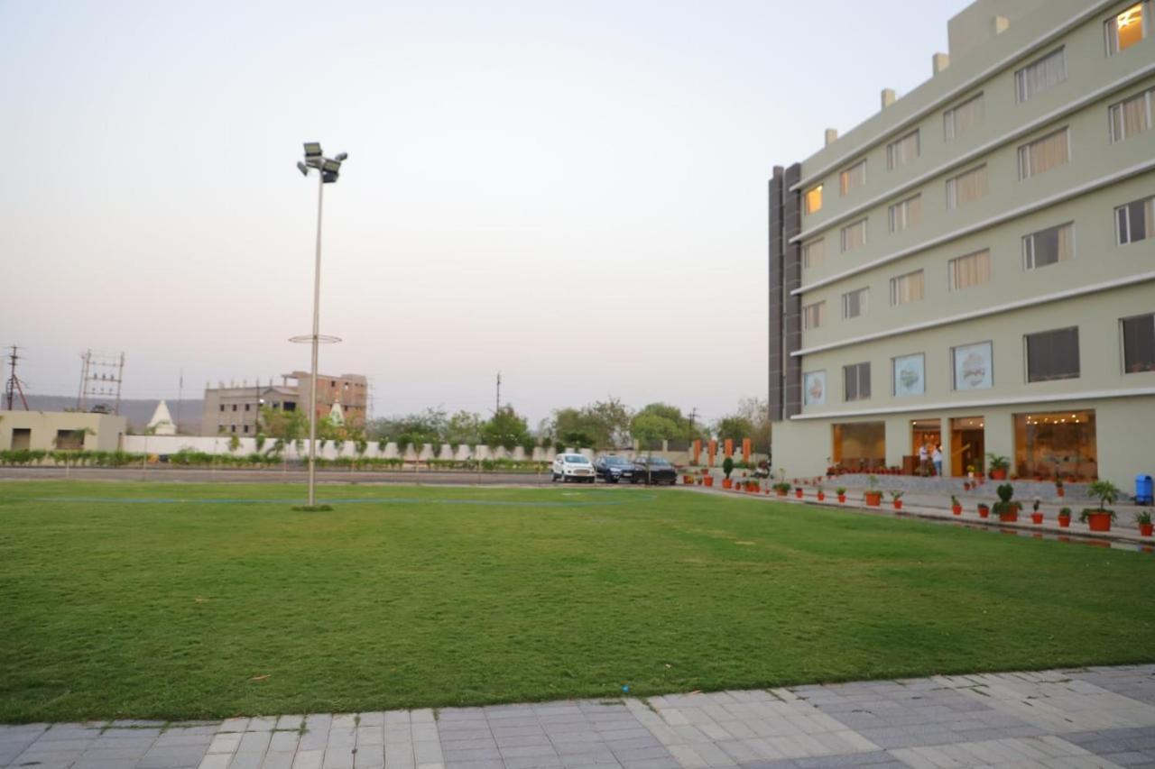The Prime Park Hotel Amravati Eksteriør billede