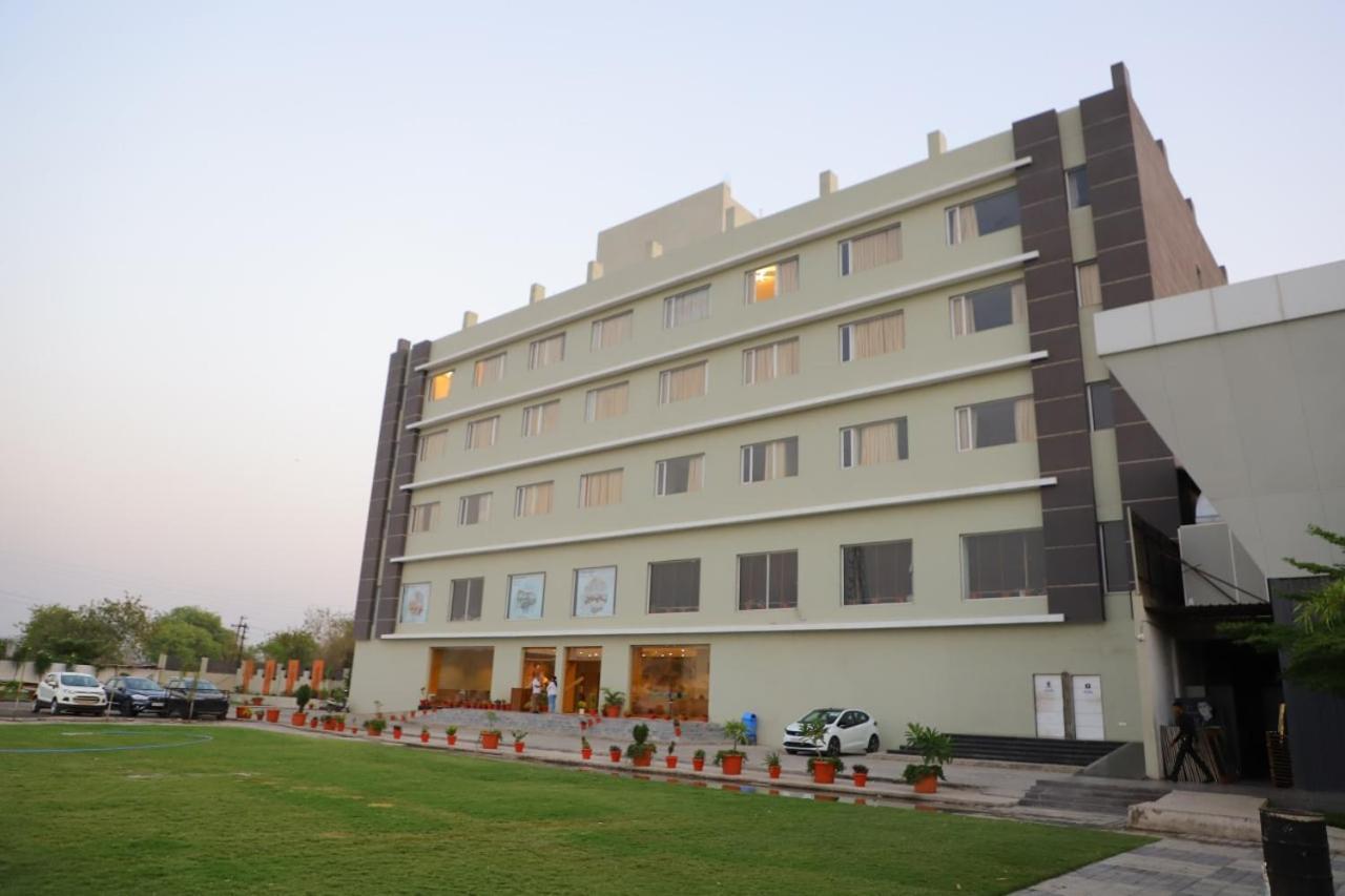 The Prime Park Hotel Amravati Eksteriør billede