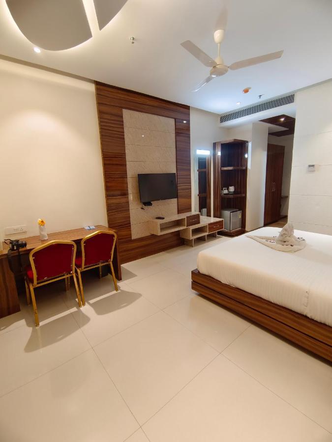 The Prime Park Hotel Amravati Eksteriør billede