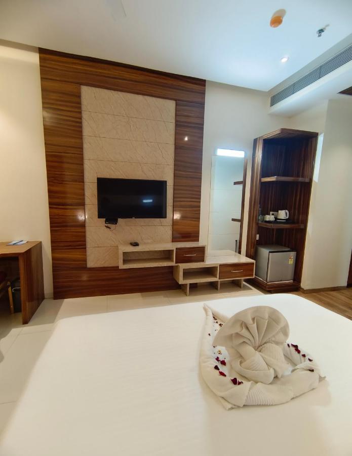 The Prime Park Hotel Amravati Eksteriør billede