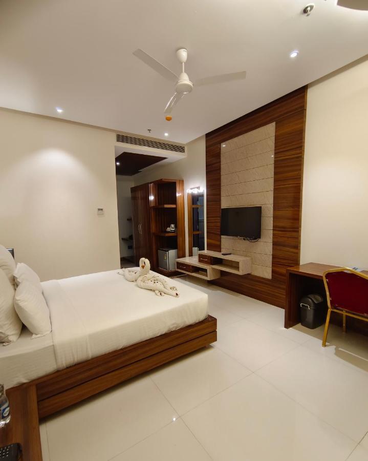 The Prime Park Hotel Amravati Eksteriør billede